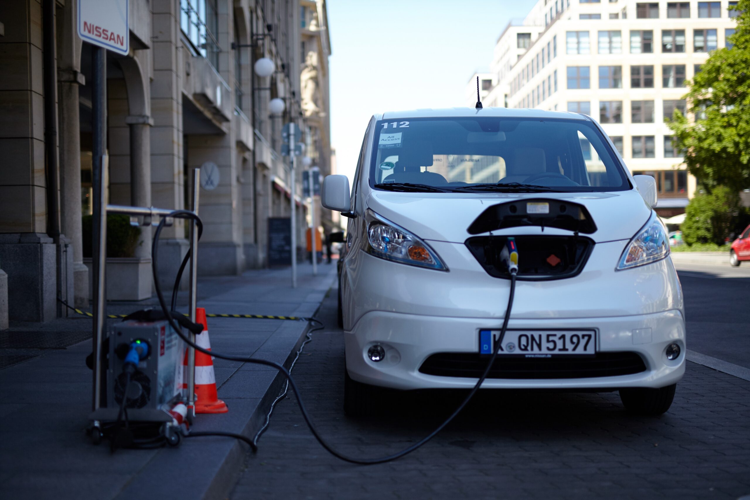 Denver, ricarica pubblica gratuita a chi compra Nissan Leaf