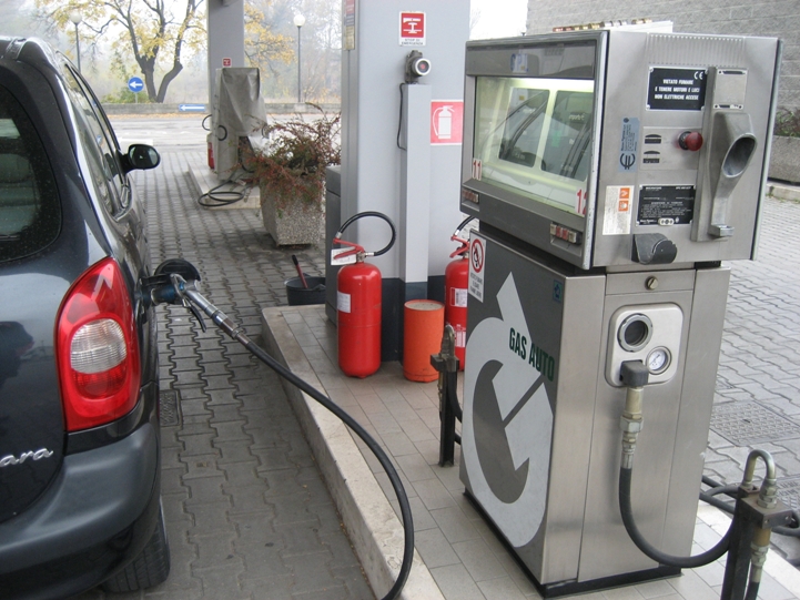 Carburanti, ecologia e risparmio. Con GPL e metano il pieno costa dal 46 al 58% in meno